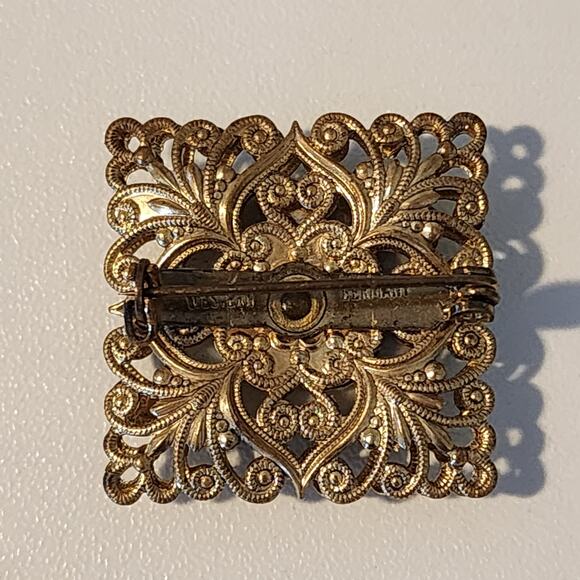 Vintage West Germany Cameo Brooch Gold Tone Filigree Petite Square Frame - Picture 4 of 5